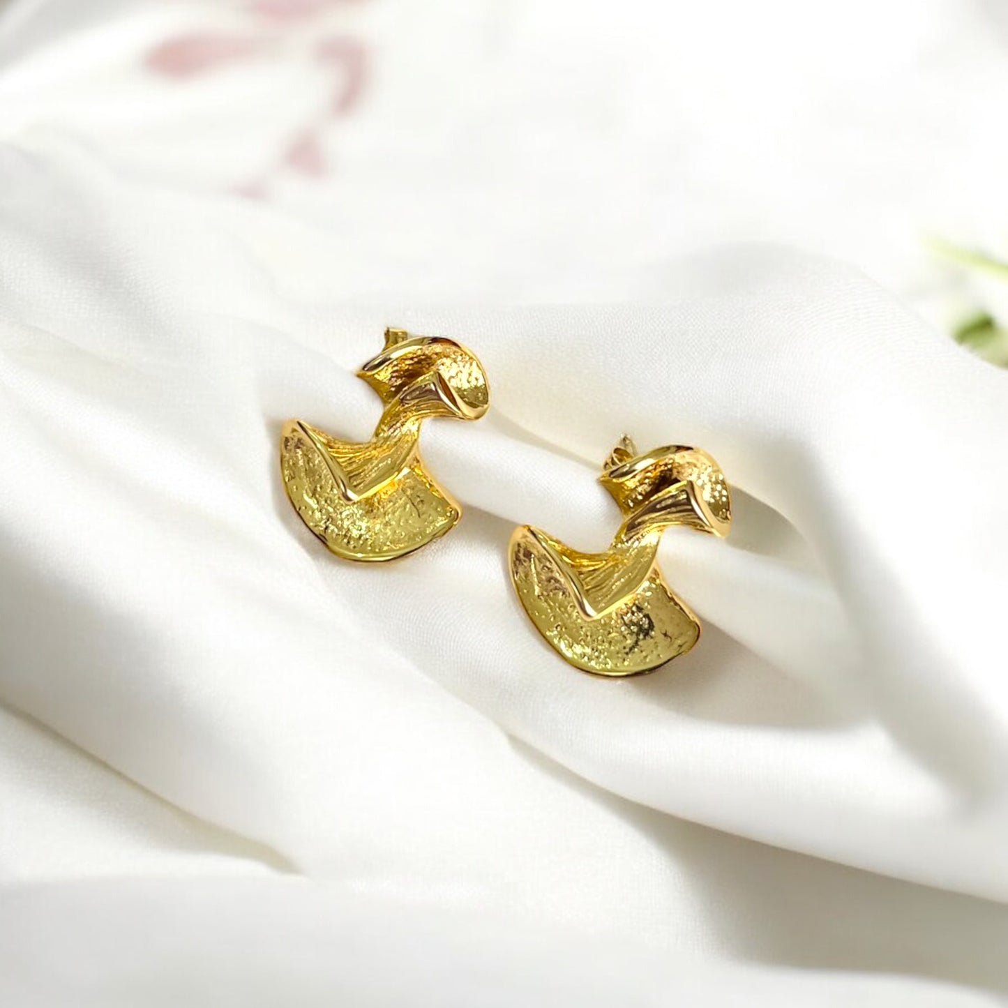 Twisted minimal Gold plated Earrings
