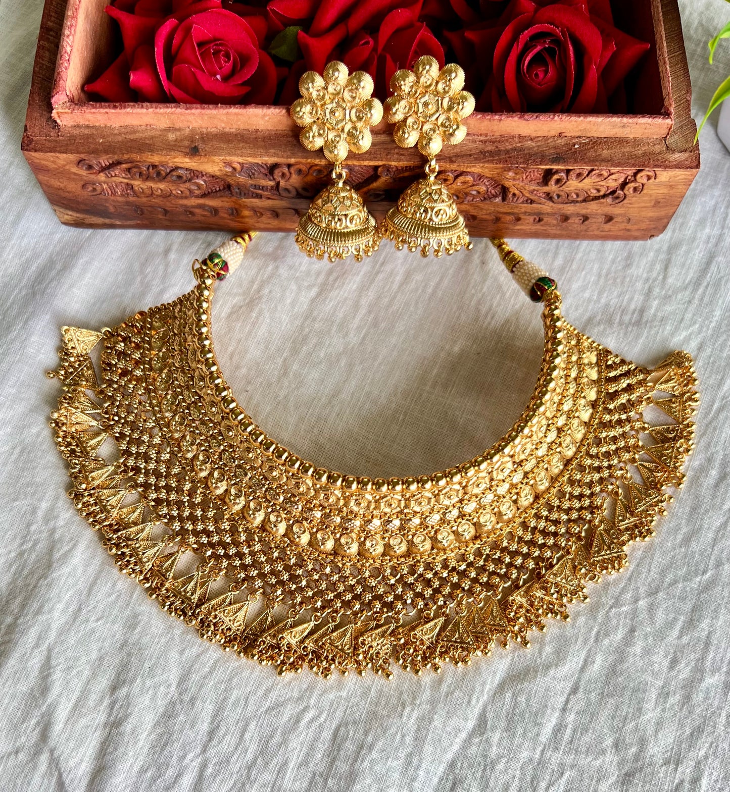 Maharani Gold Plated Choker Jewellery set with Maangtikka