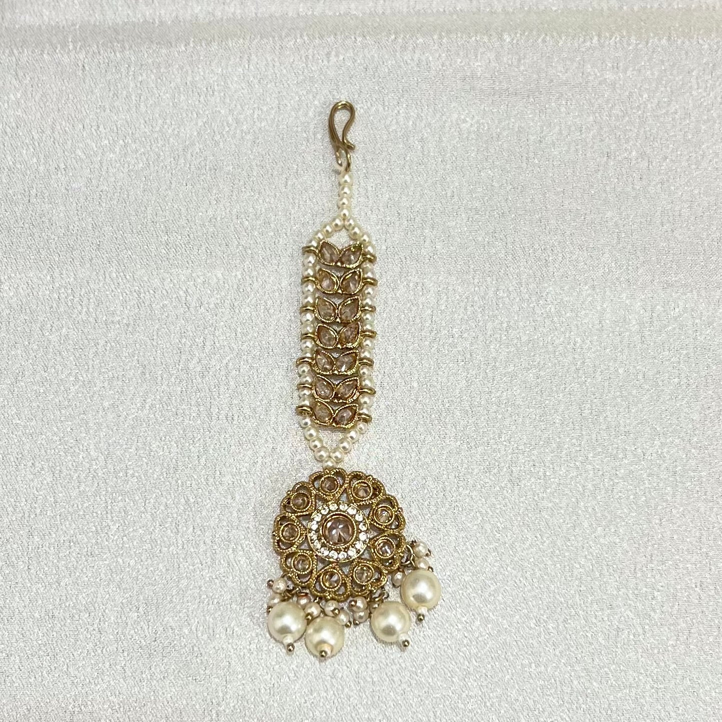 Rashi Jhumkis with Kaanchain and Maangtikka